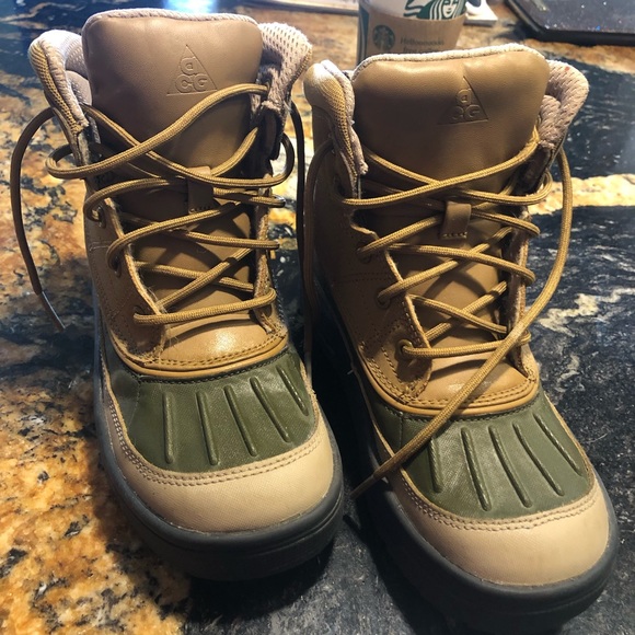 Nike ACG Boots - Picture 2 of 4
